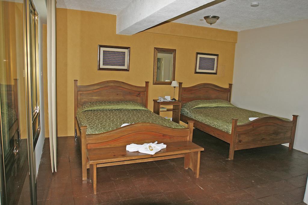 Hotel La Riviera De Atitlan باناخاتشيل الغرفة الصورة